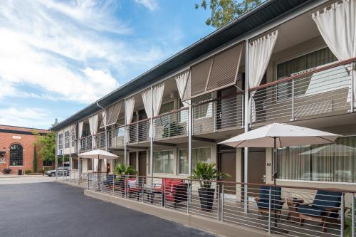 a building with tables and umbrellas in front of it at City Loft Hotel in Beaufort