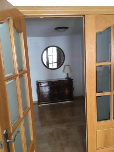 a hallway with a door and a mirror at Apartamento en Alicante, Plaza de España, zona Mercado, AA in Alicante