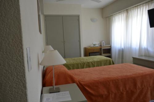 Ένα ή περισσότερα κρεβάτια σε δωμάτιο στο Hotel Victoria