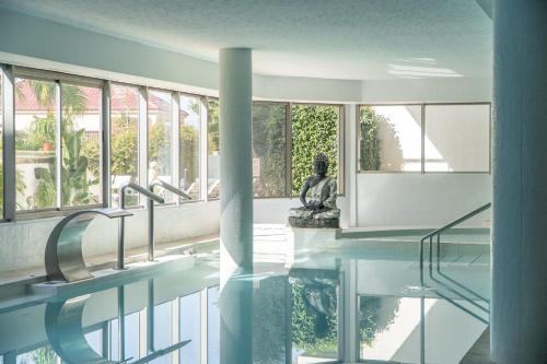 a house with a swimming pool with windows at Hotel Sun Palace Albir & Spa in Albir