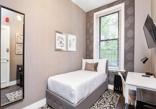 Ένα ή περισσότερα κρεβάτια σε δωμάτιο στο Bay Village Suites