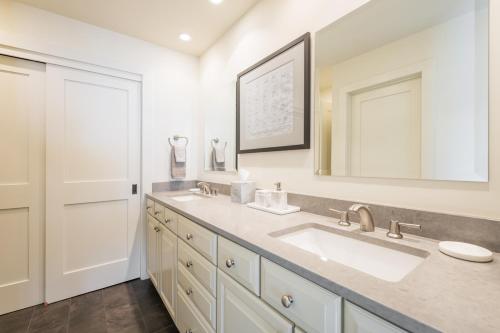 a bathroom with two sinks and a mirror at Ridge 91 in Elkhorn Village