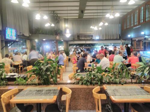 Гости HOTEL CONTINENTAL COSQUIN