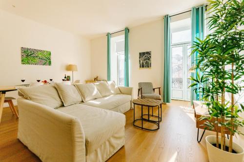 Et opholdsområde på The Savoy Truffle A Chic Retreat with the Best View