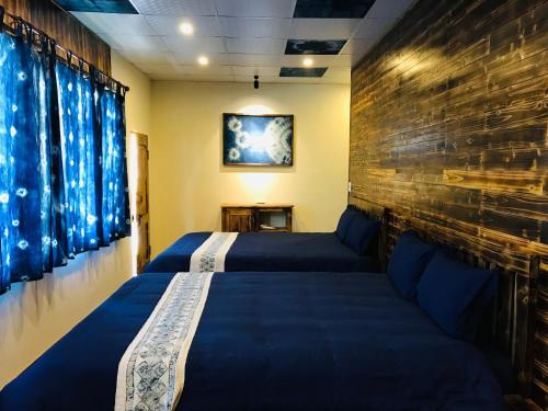 Кровать или кровати в номере Fansipan Terrace Cafe and Homestay