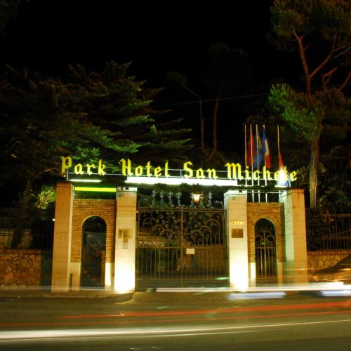 a building with a sign that reads park hotel sun whisper at Park Hotel San Michele in Martina Franca
