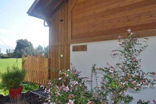 Taman di luar Le Chalet Du Pic SPA privé & Fitness
