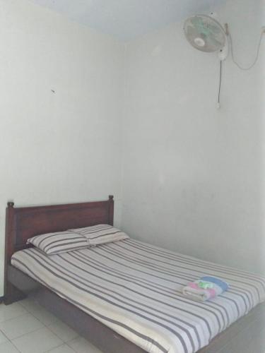 Postel nebo postele na pokoji v ubytování Penginapan Hotel Mangir Asri