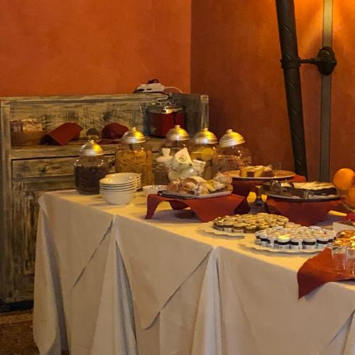 Makanan di atau berdekatan hotel