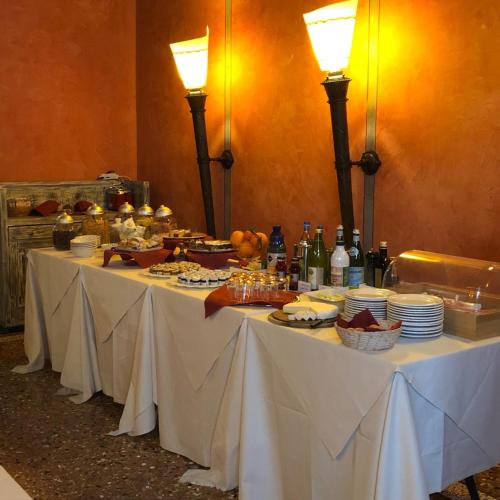 Makanan di atau berdekatan hotel