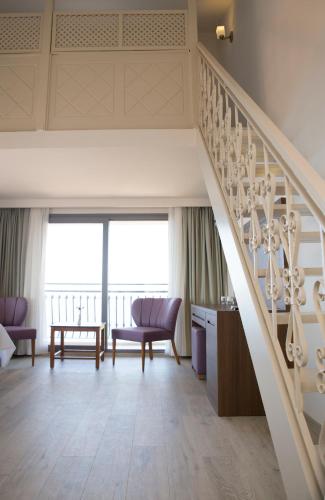 Χώρος καθιστικού στο Neopol Hotel