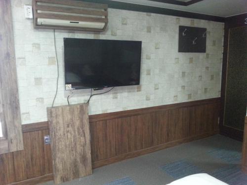 Μια τηλεόραση ή/και κέντρο ψυχαγωγίας στο Jeonju Hotel