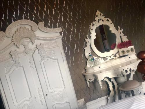 A bird's-eye view of The Lilly Restaurant With Rooms 