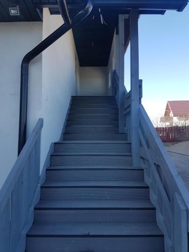 a set of stairs leading up to a building at Noclegi u Andrzeja in Gdańsk