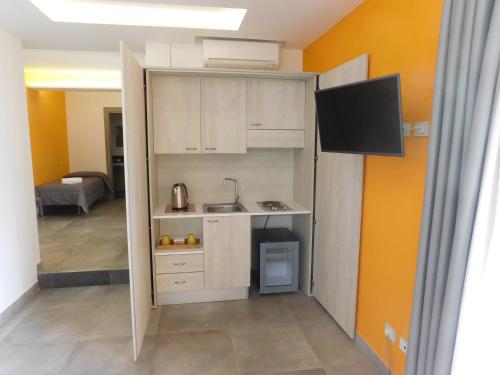 Kuchyň nebo kuchyňský kout v ubytování Orange Suites - De Vivo Realty Sorrento