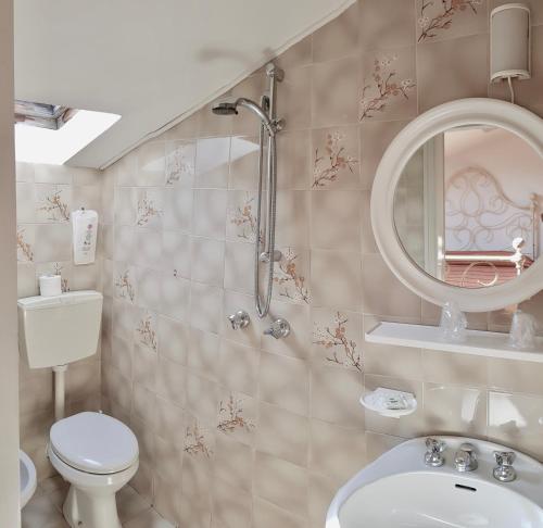 Koupelna v ubytování Albergo Natucci