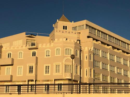 Castelo do Relógio by Férias em Figueira
