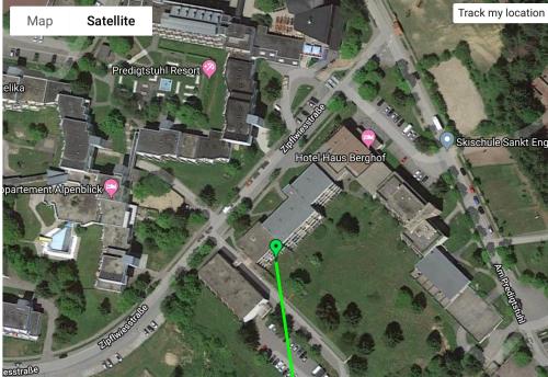 a map of a road with a green arrow at Tolles Appartement mit Klima, Garage für's Auto, Bike's und Skier in Sankt Englmar