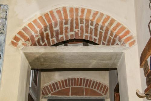 a brick oven in a room with a staircase at Residenza Fra Le Torri - Charme & Art Gallery Home in Arezzo