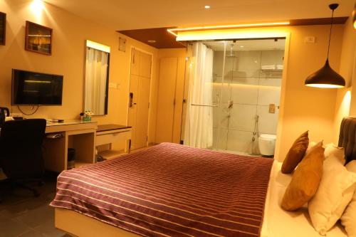 Cama o camas de una habitación en Hotel KC Palace