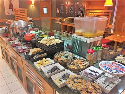 Comida no hotel ou em algum lugar perto