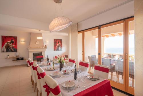 Zdjęcie z galerii obiektu Exceptional Beachfront Holiday Villa on Korčula Island w mieście Prižba