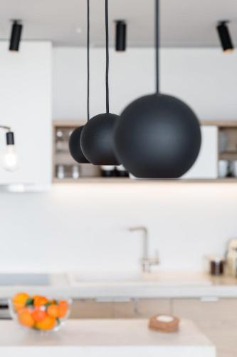 Una cocina o cocineta en Fos Villa, a Luxe House with Private Heated Pool