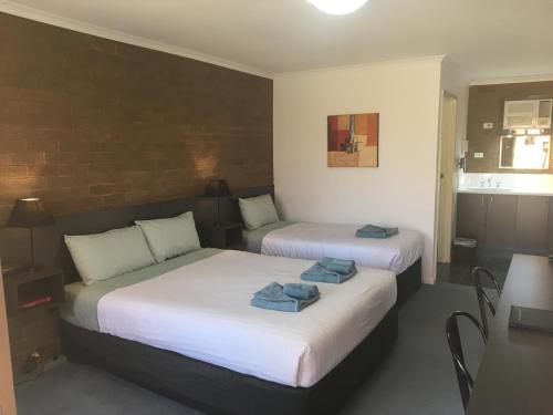 Postel nebo postele na pokoji v ubytování Camellia Motel