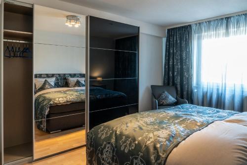 a bedroom with a bed and a large closet at 2 Wildpferdehut in Essen