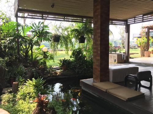 Nan Rim Nam Resortにある庭