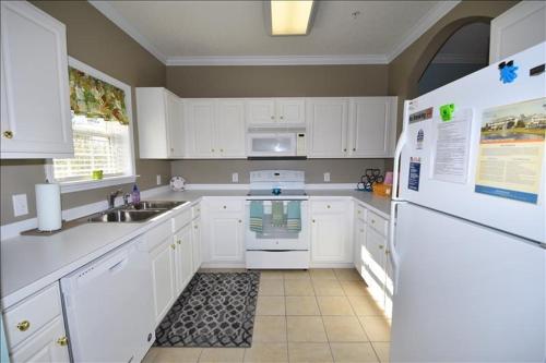 Una cocina o zona de cocina en 323 Arbor Trace Home