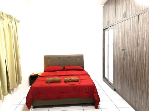 Ein Bett oder Betten in einem Zimmer der Unterkunft Izzanial Homestay