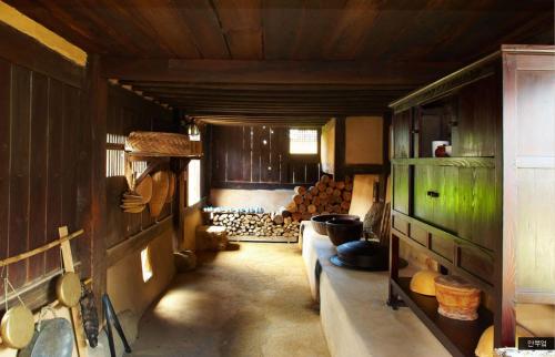 安東市にあるBukchondaekの丸太山納屋廊
