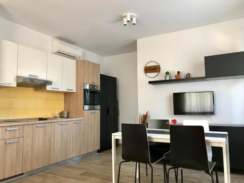 a kitchen with a table and chairs in a room at Fine & Shine in Pula