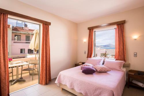 A bed or beds in a room at Mistrali Suites & Apartments