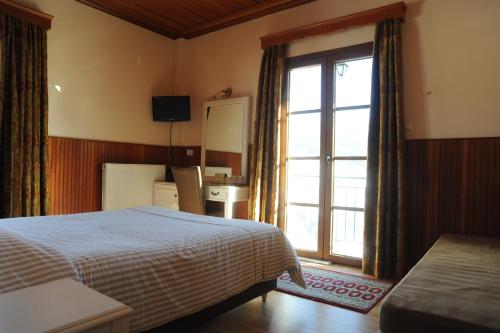 Una cama o camas en una habitación de Hotel Olympic