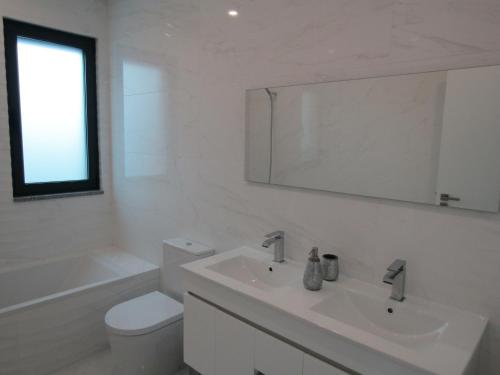 
a bathroom with a sink, toilet and bathtub at Casa da Colina - Villa in the Countryside in Sobral do Parelhão
