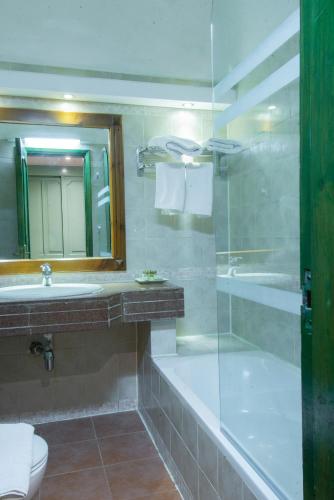 Koupelna v ubytování Shams Alam Beach Resort
