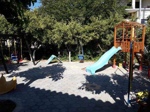 Zona de joacă pentru copii de la Ktima Klimentini