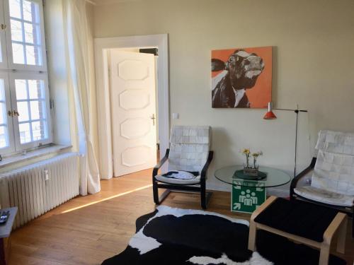 a living room with two chairs and a glass table at trash de luxe in Schleswig