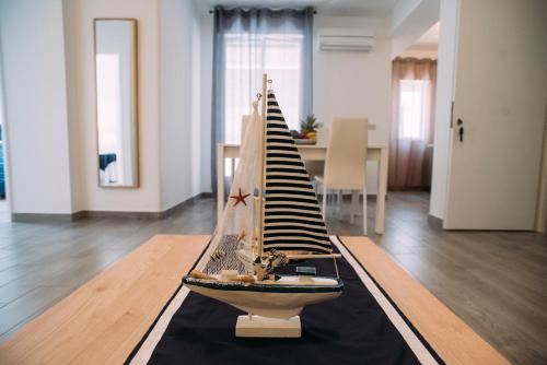 a small boat sitting on a rug in a living room at The Lighthouse in Trappeto