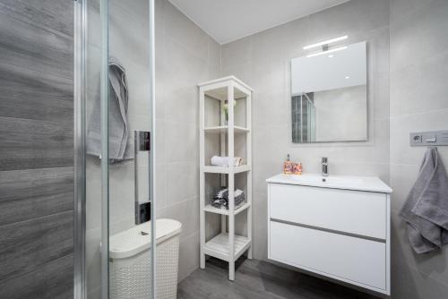 A bathroom at Arena en Perlora - VUT-735-AS