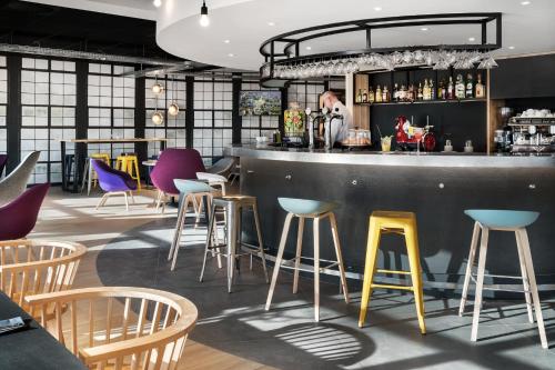 Lounge nebo bar v ubytování Campanile Katowice