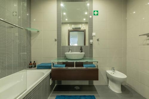 a bathroom with a tub and a sink and a toilet at VERASOL 3 in Albufeira