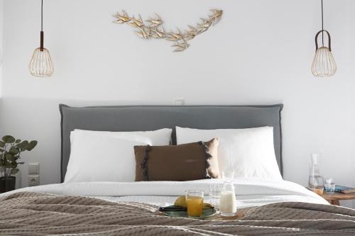 Postel nebo postele na pokoji v ubytování Pnoi Luxury Suites