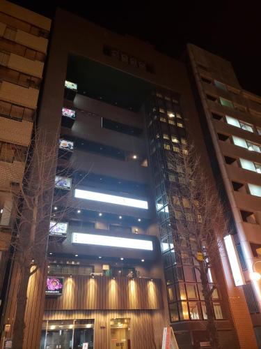 Budova, kde se kapslový hotel nachází