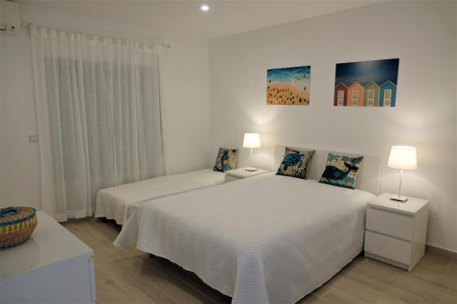 Tempat tidur dalam kamar di Apartamento Praia de Altura com Terraço, Barbecue, A/C e Wifi