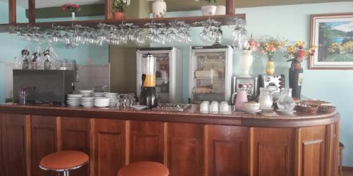 Лаундж или бар в HOTEL CONTINENTAL COSQUIN