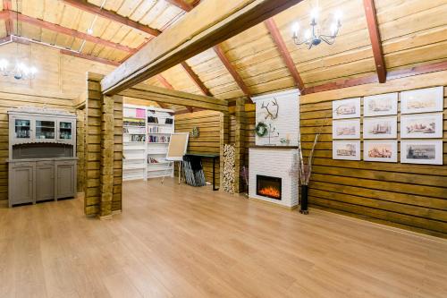 a large room with a fireplace and wooden walls at Kvetky Yablyni in Sutoki