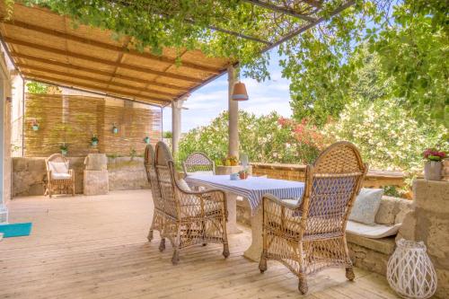 Un patio o zona al aire libre en ECO Aparthotel The Dreamers's Club